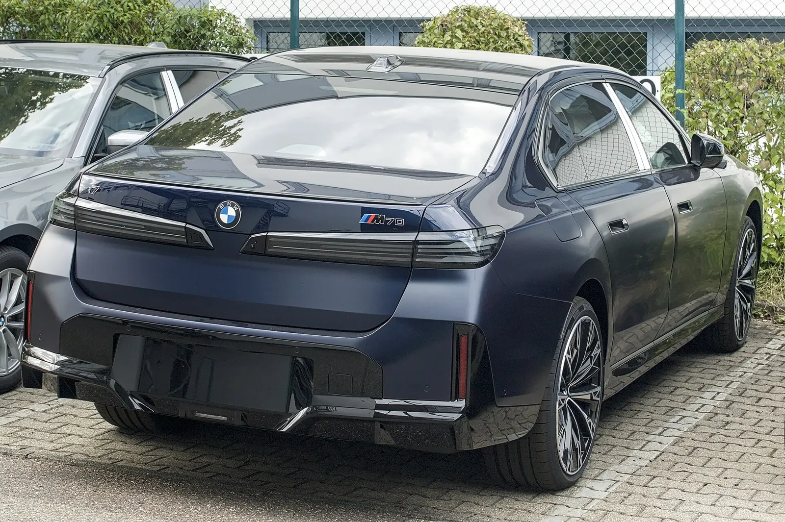 2027 BMW i7