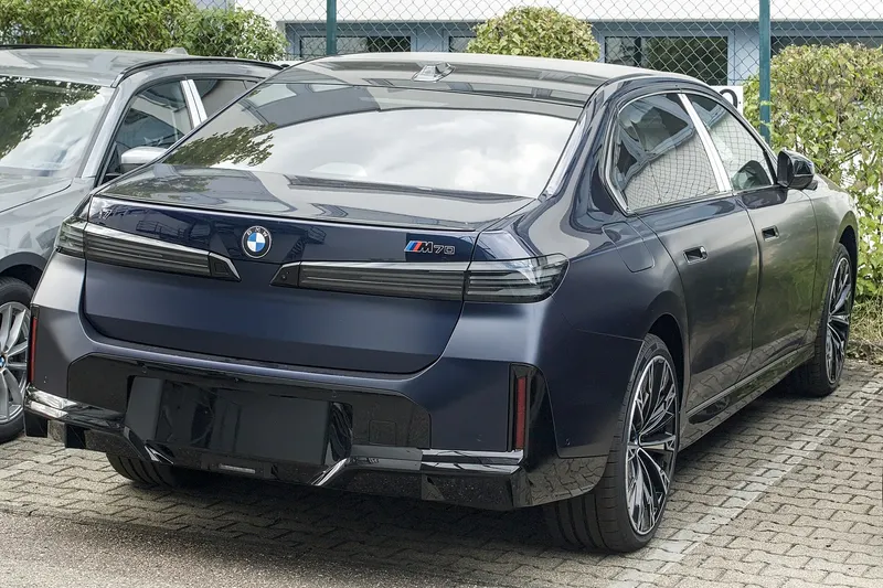 2027 BMW i7