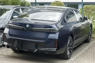 2027 BMW i7